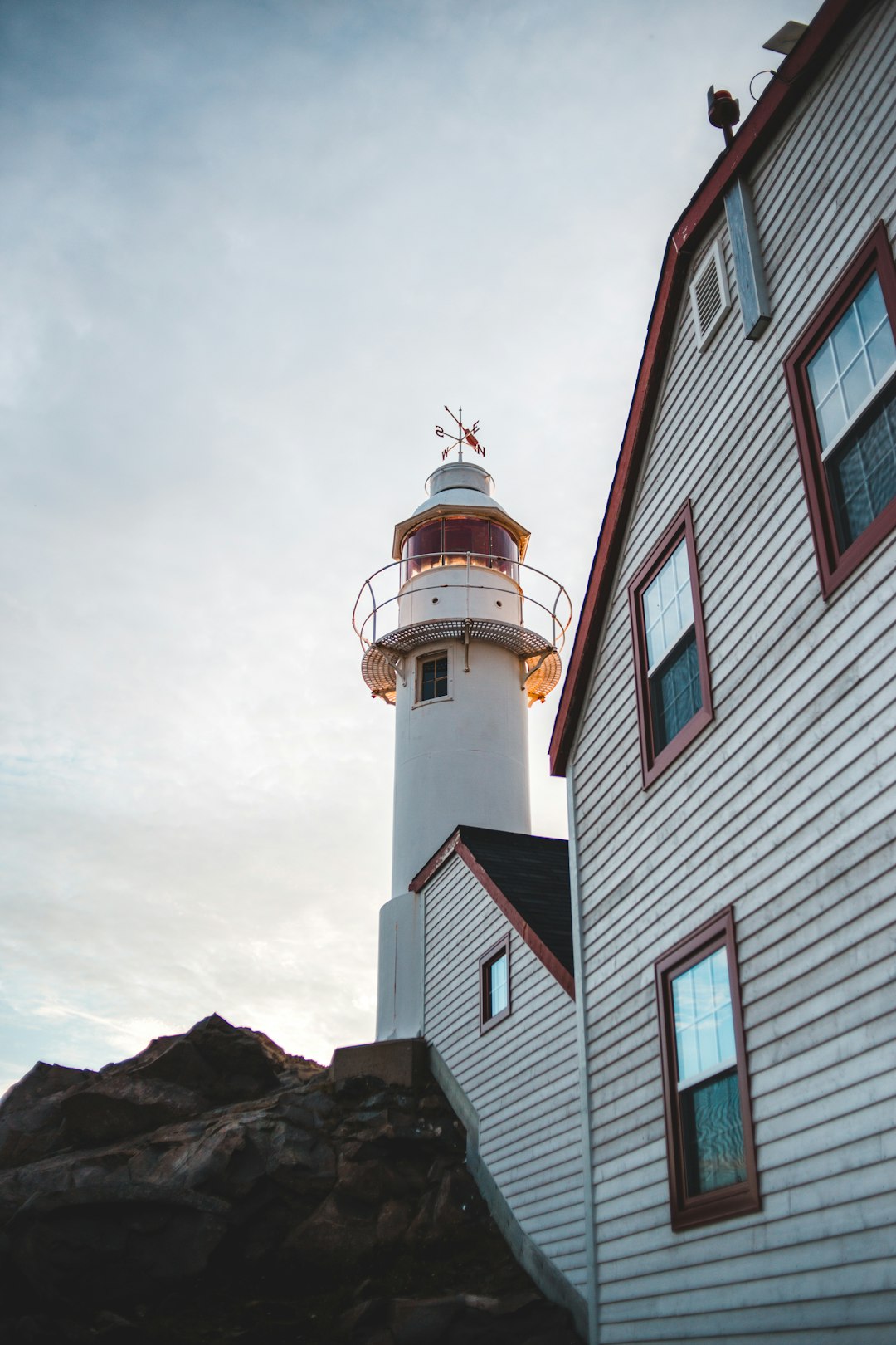 The Enduring Legacy of Maine's Haunted Beacons (image credits: unsplash)
