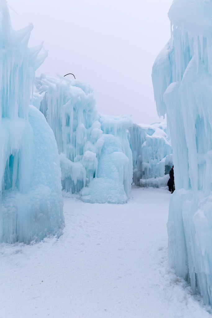 The Science Behind Winter's Most Instagram-able Attraction (image credits: flickr)