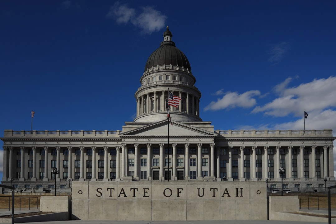 Constitutional Tensions Between Federal and State Power Persist (image credits: unsplash)