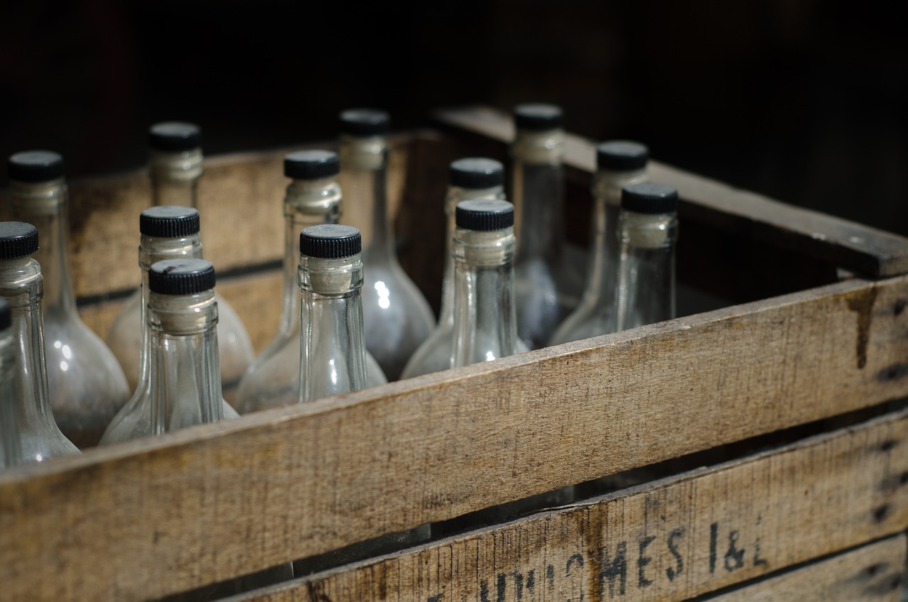 Bootlegging Becomes Big Business (image credits: pixabay)