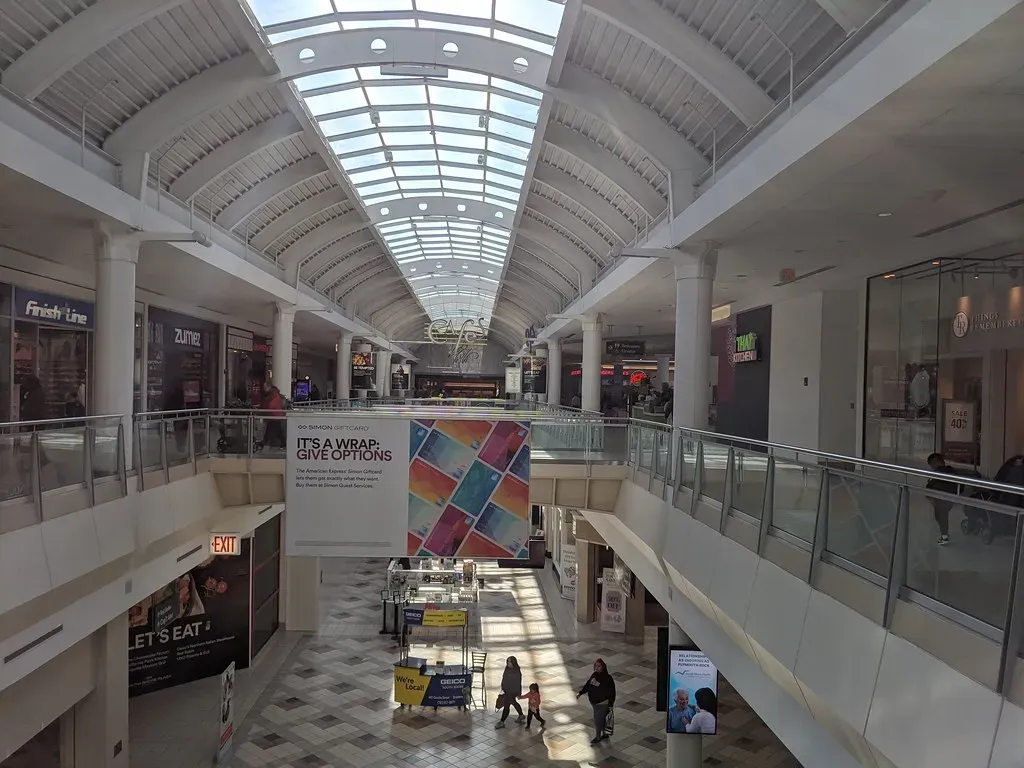 Braintree, Massachusetts: South Shore Plaza (jjbers, Flickr, CC BY 2.0)