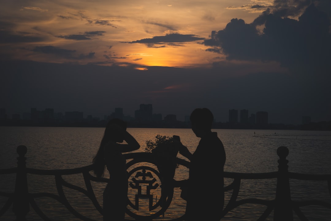 Warning Signs: Navigating Romance with Wisdom (image credits: unsplash)