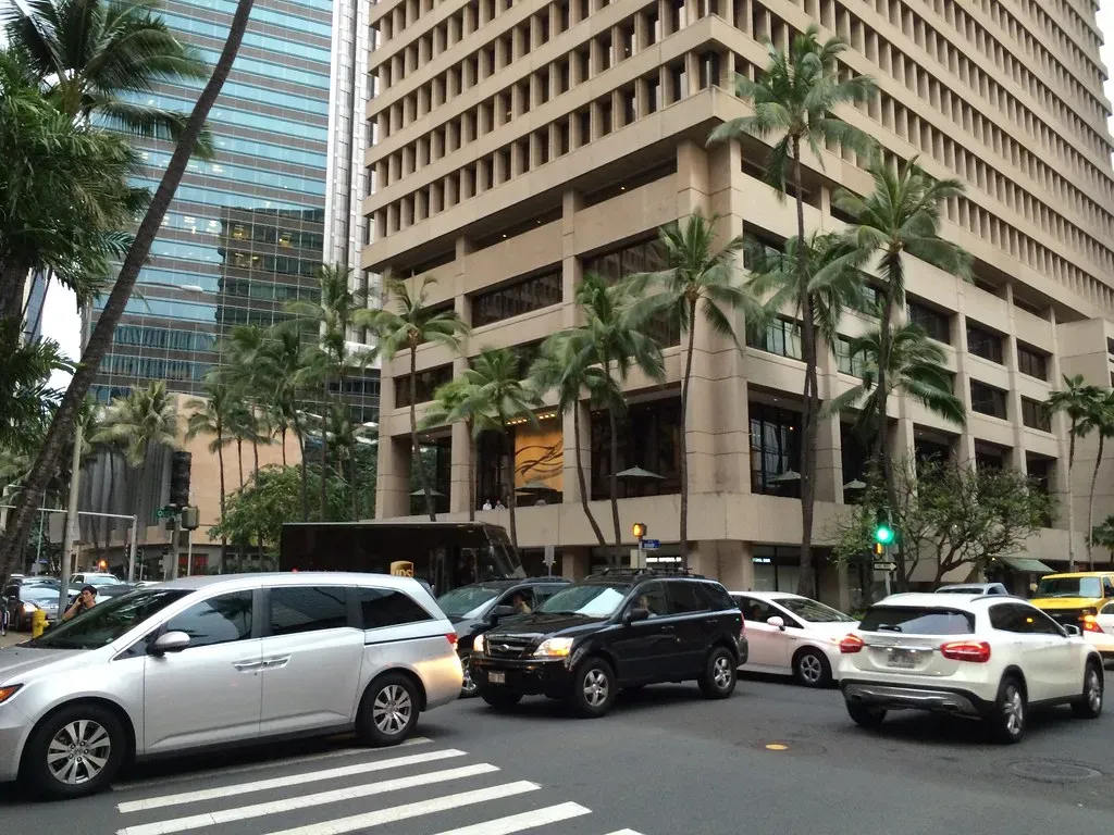 1. Hawaii: Paradise Roads, Not-So-Paradise Drivers (jdnx, Flickr, CC BY 2.0)