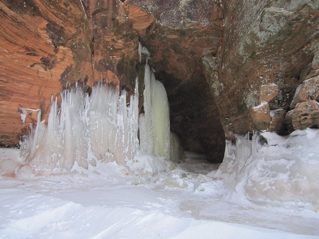 Frozen Falls Cave - Nature's Ice Sculpture Gallery (image credits: flickr)