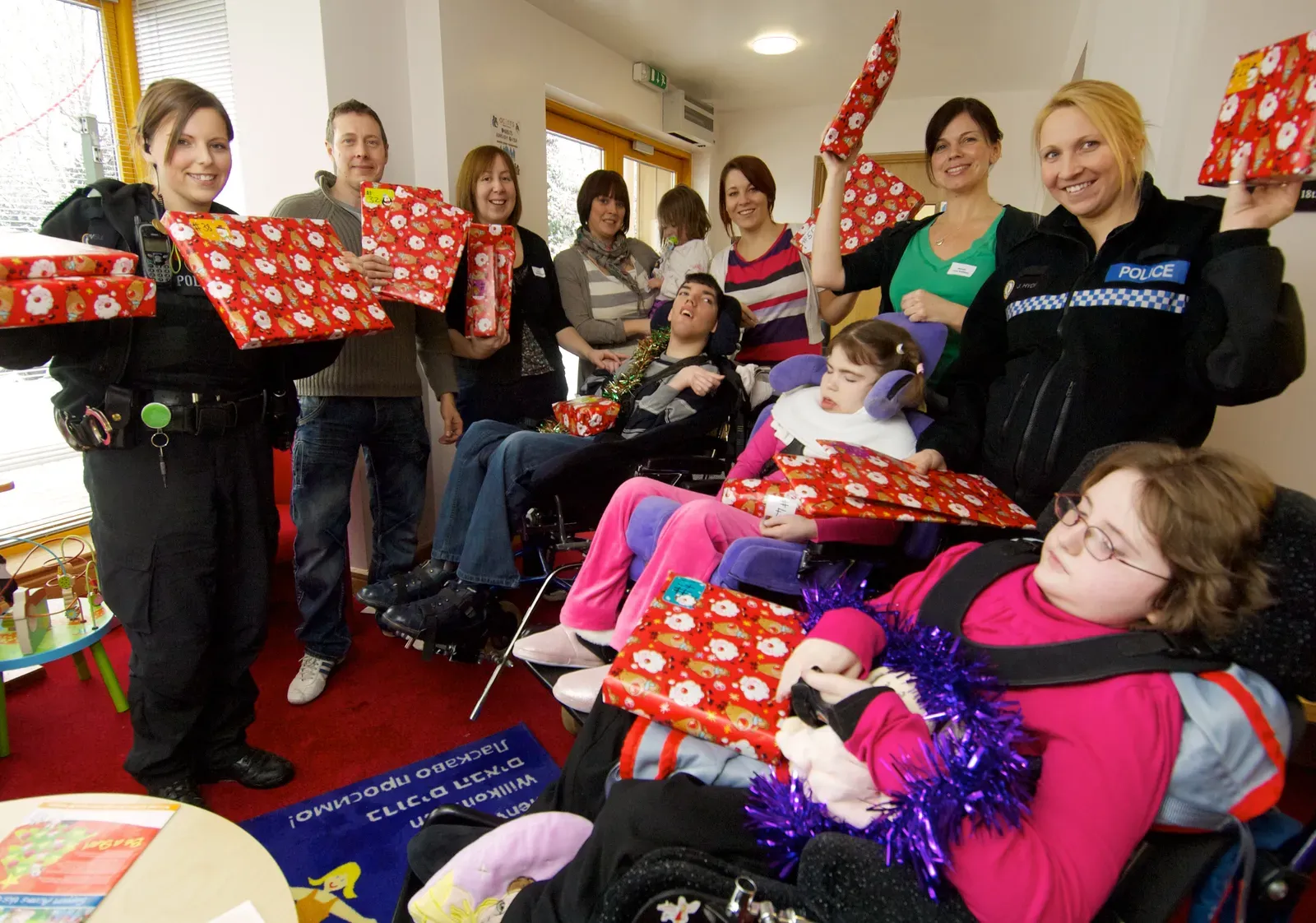 Personalized Photo Gifts and Memory Jars (Image Credits: Wikimedia)