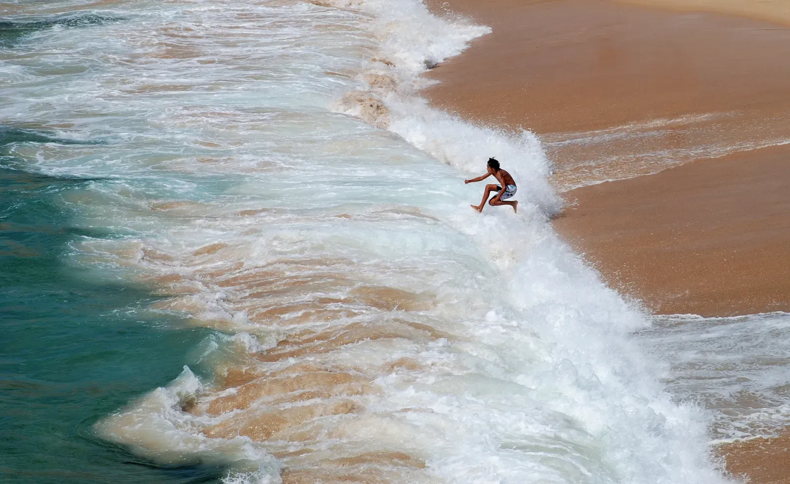 Beach Nourishment Is Costing Billions and Offering Only Temporary Relief (Image Credits: Wikimedia)