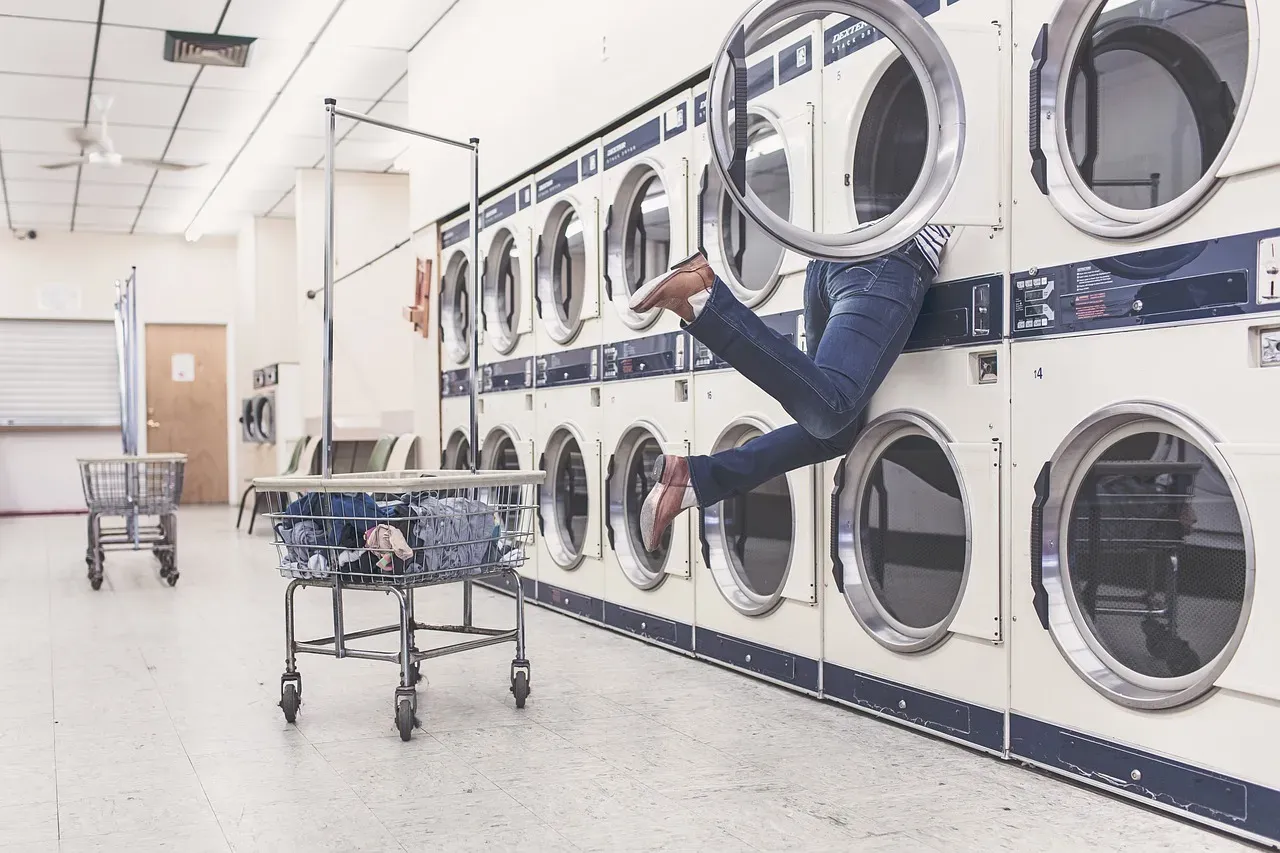 4. The Clothes Dryer: A Fire Waiting to Happen in Your Laundry Room (Image Credits: Pixabay)