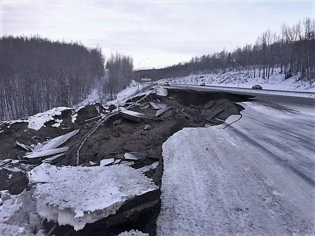 When Major Highways Literally Fall Apart (Image Credits: Wikimedia)
