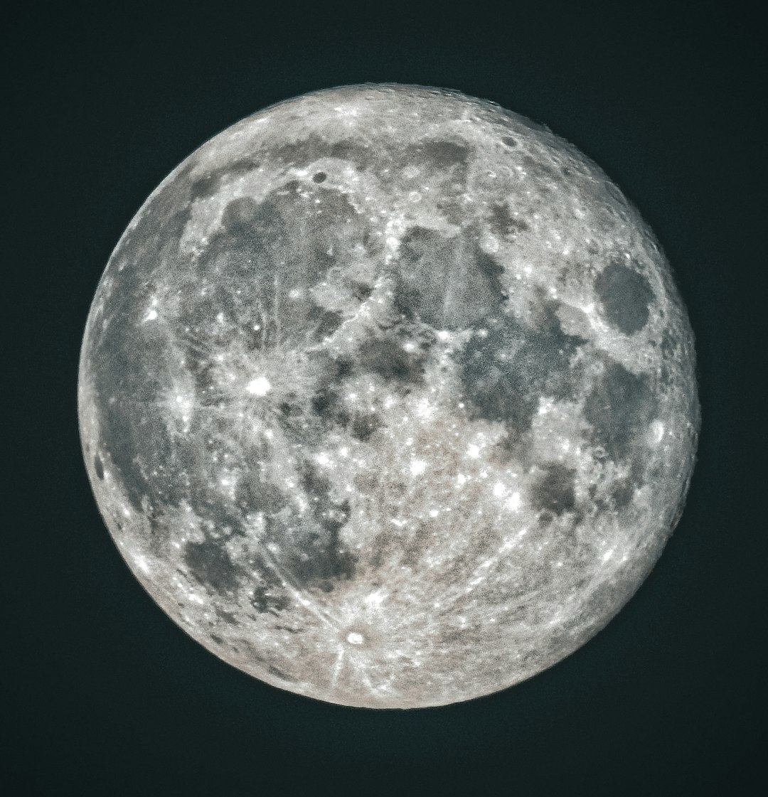 The Artemis Challenge: America's Return to the Moon (image credits: unsplash)