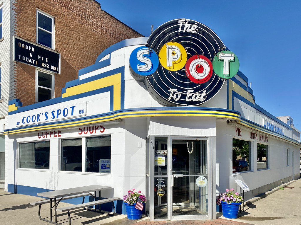 Historic Diner Architecture Still Standing (image credits: flickr)