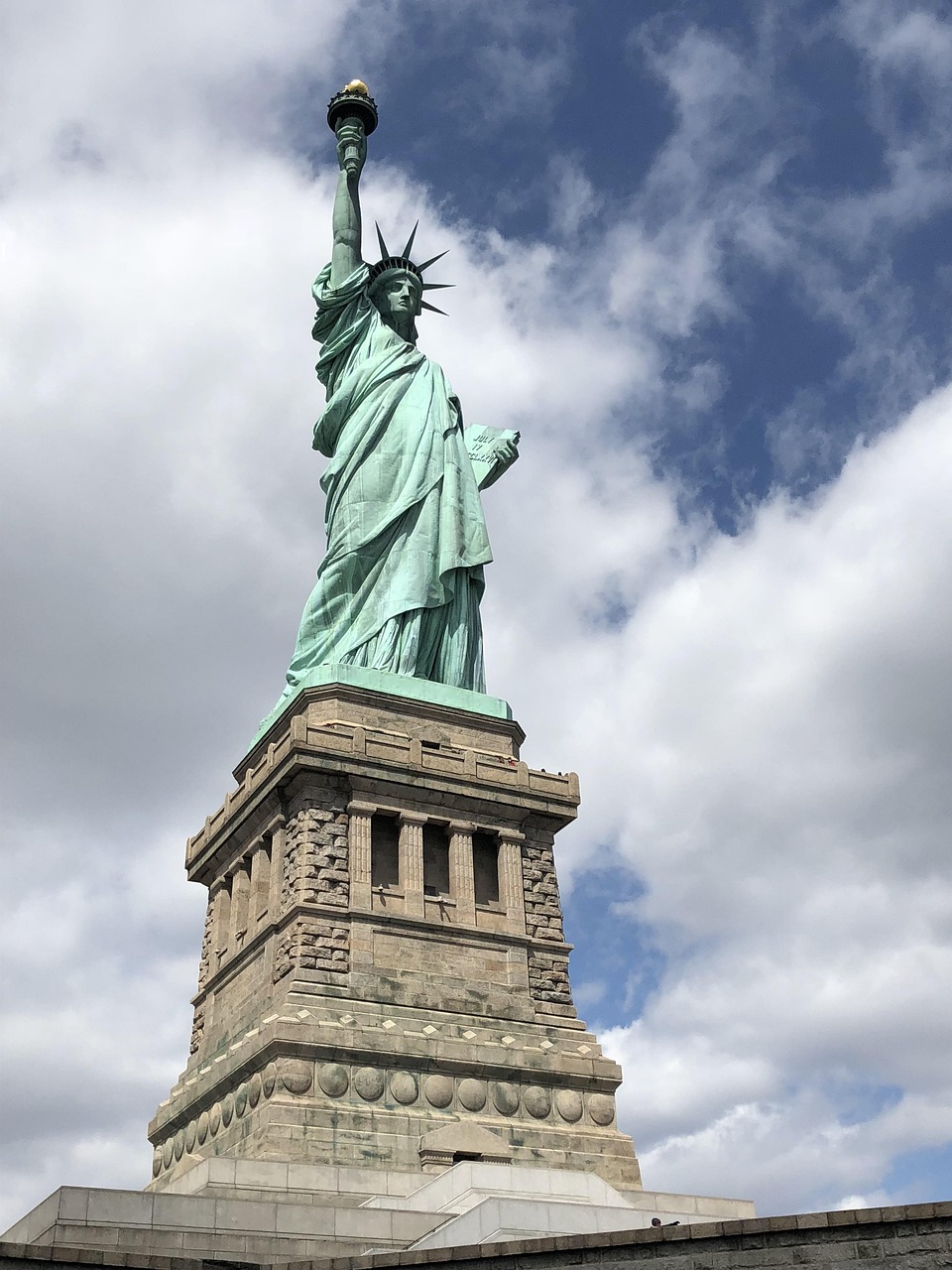 Economic Impact of Immigration in Arizona (image credits: pixabay)