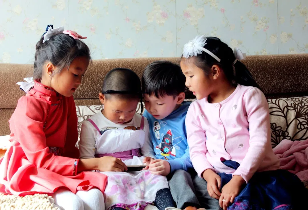 Screen Time for Young Kids Holds Steady (Image Credits: Unsplash)