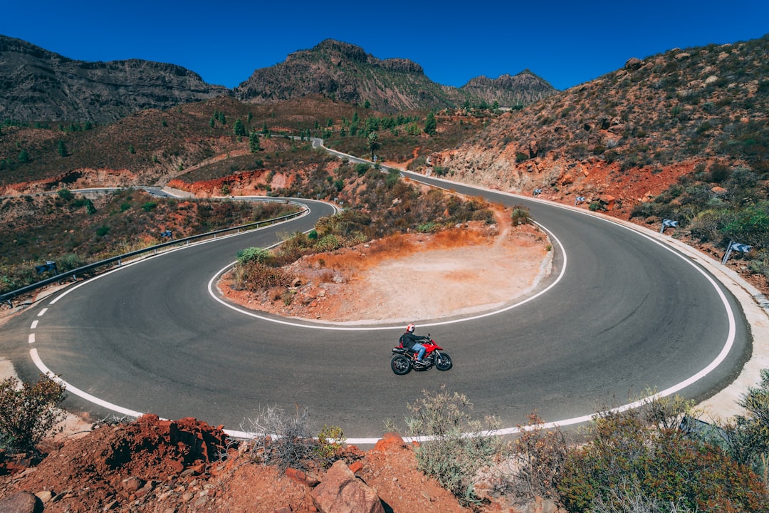 The Tail of the Dragon: 318 Curves in 11 Miles (image credits: unsplash)