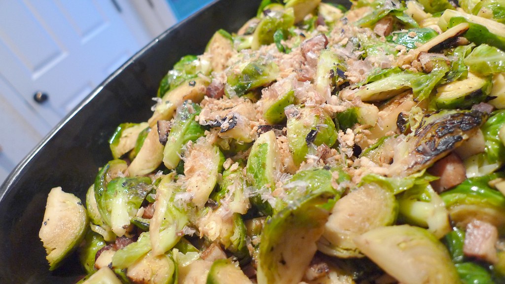 Roasted Brussels Sprouts with Bacon: The Vegetable That Won Over America (Image Credits: Flickr)