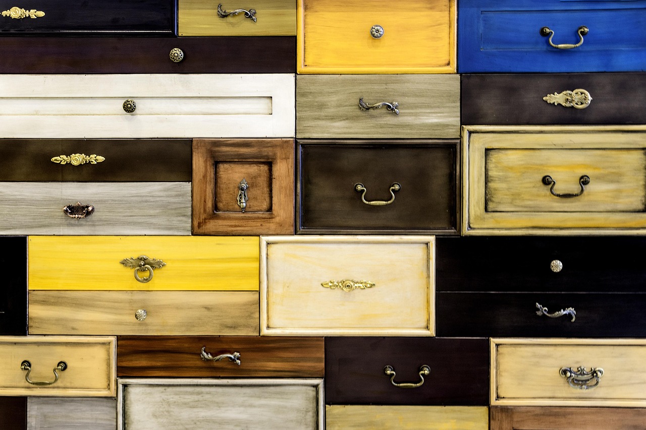 Eclectic Furniture and Decor (image credits: pixabay)