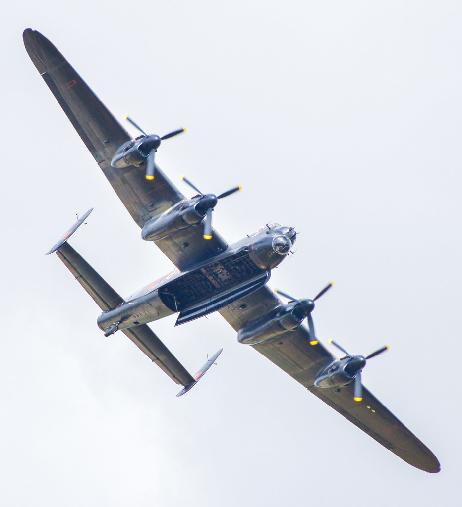 When Aviation Was Still a Death-Defying Spectacle (image credits: flickr)