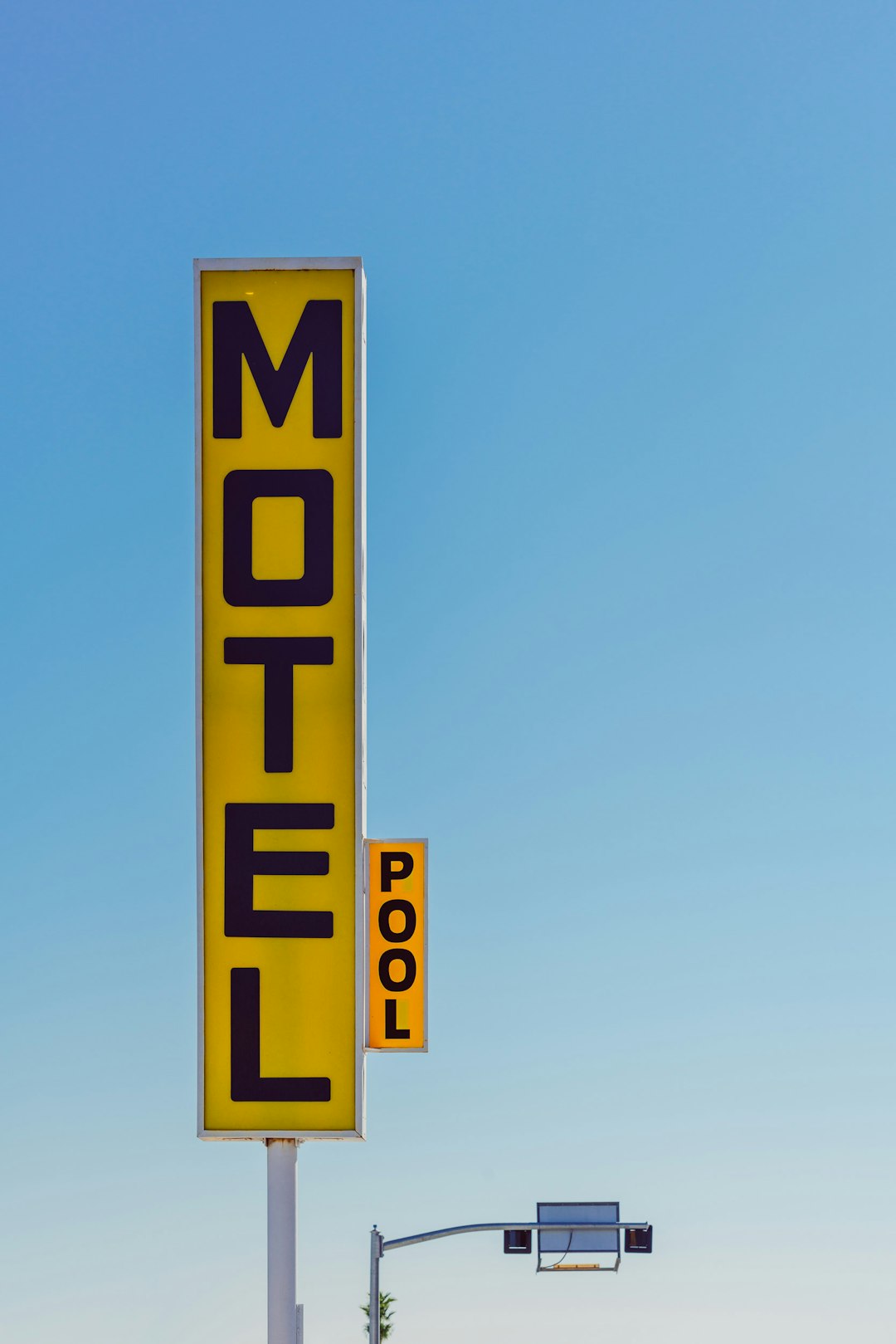 The First Motel Opens for America's Car Culture (image credits: unsplash)