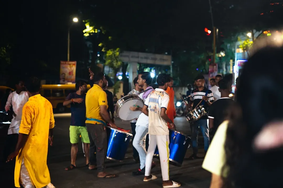 Thousands Lining the Boulevard (Image Credits: Unsplash)