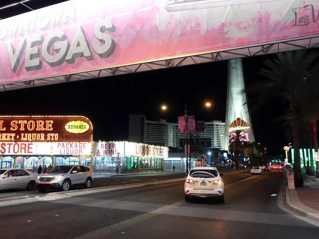 Las Vegas Is a Beautiful Trap for Car Buyers (Image Credits: Flickr)