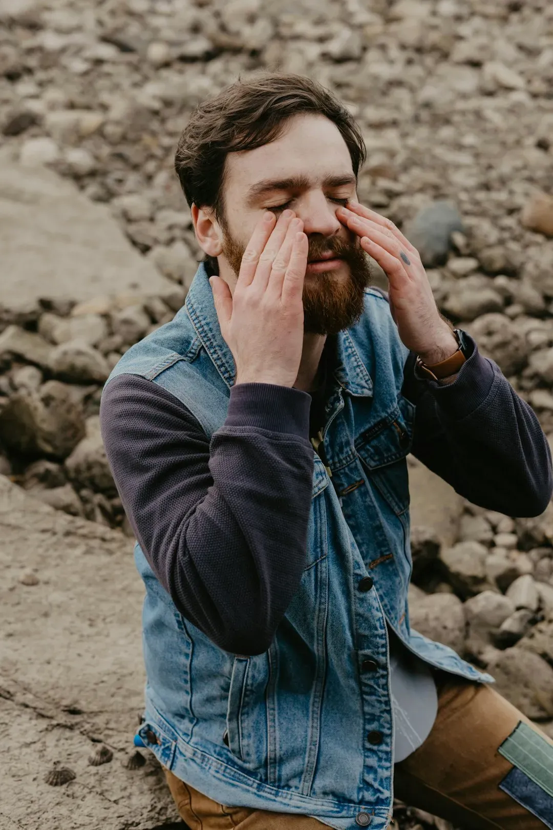Emotional Exhaustion in Daily Life (Image Credits: Unsplash)