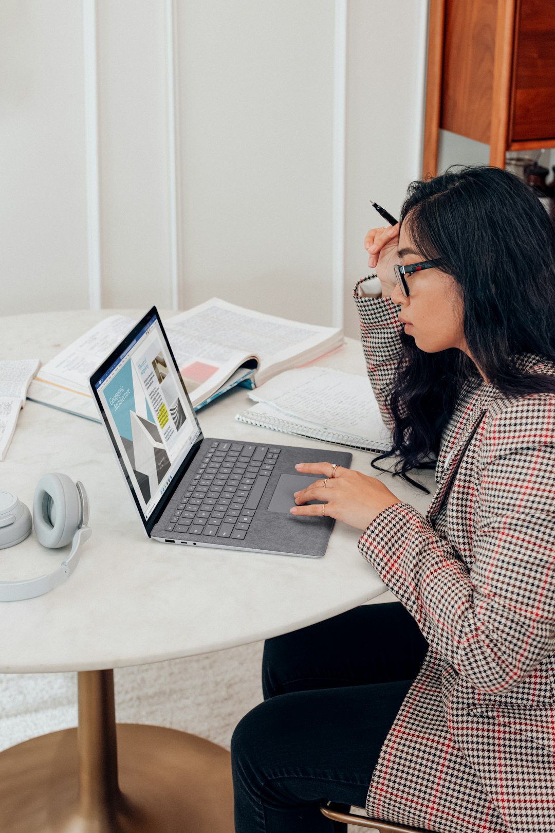 Women Reach Record Workforce Participation (image credits: unsplash)