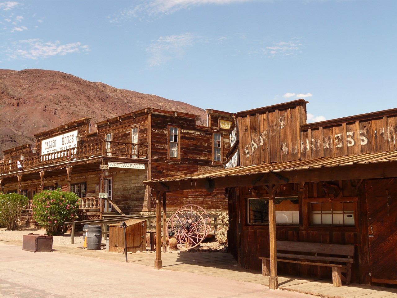 Farwest - The Village That Almost Became a Capital (image credits: pixabay)