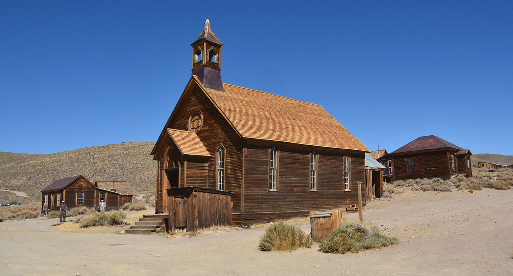 Ghost Towns as Modern Tourist Attractions (image credits: flickr)