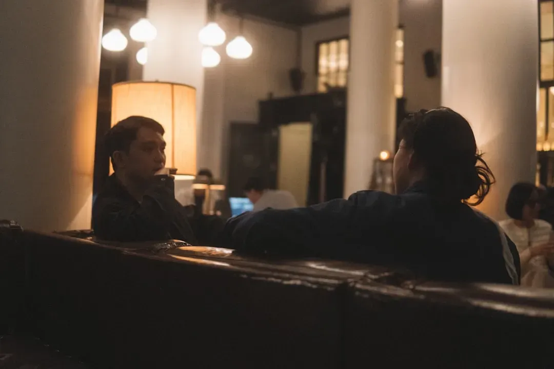 Practical Advice for Engaging Strangers (Image Credits: Unsplash)