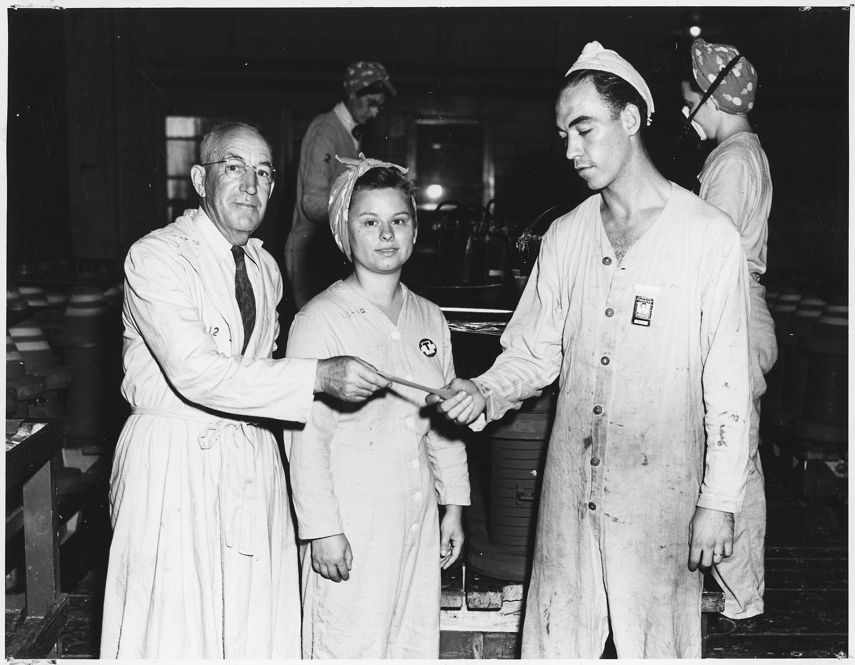 The Home Front Heroes: Managing Life During Wartime (image credits: wikimedia)