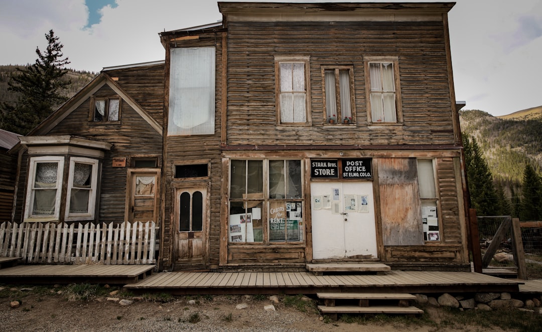 The Staggering Scale of America's Abandoned Communities (image credits: unsplash)