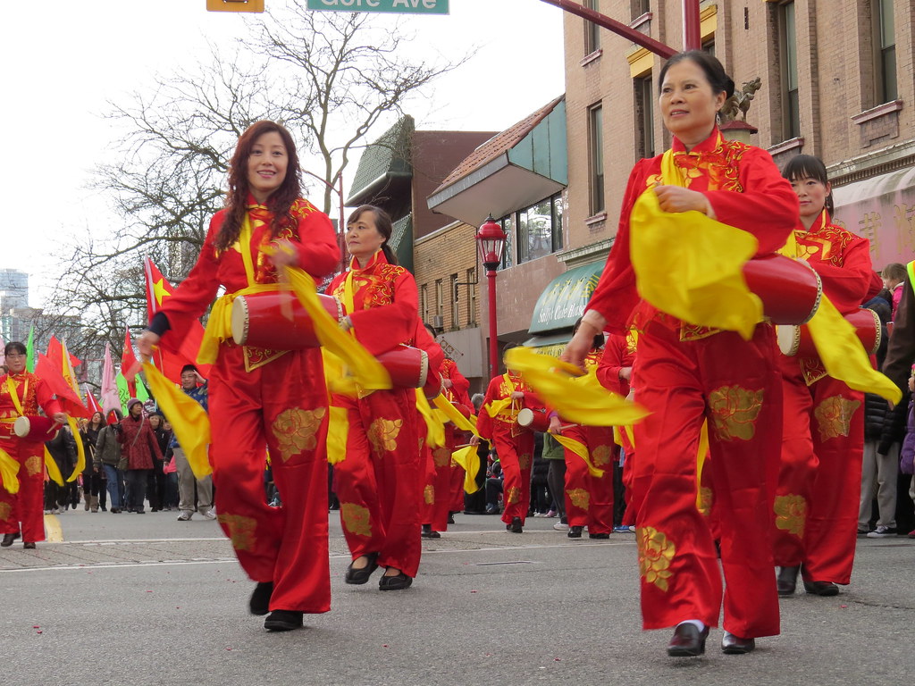 Immigrant Community Festivals Bridge Old and New Worlds (image credits: flickr)