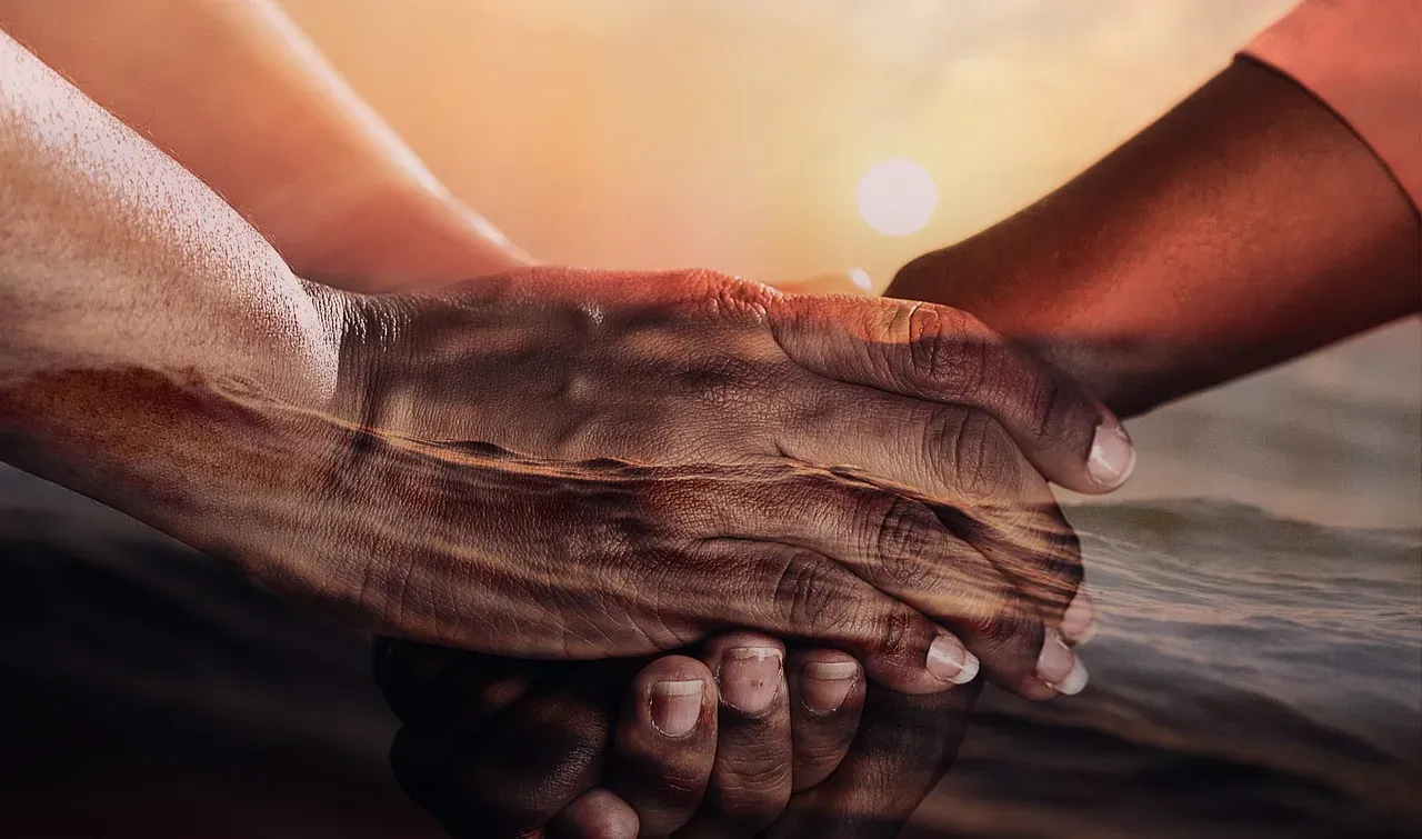 Offering Help Before Being Asked (Image Credits: Pixabay)