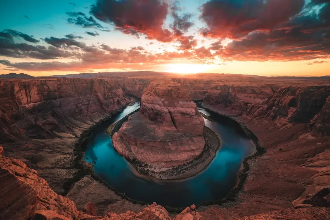 Horseshoe Bend: The River That Defied Gravity (Image Credits: Unsplash)