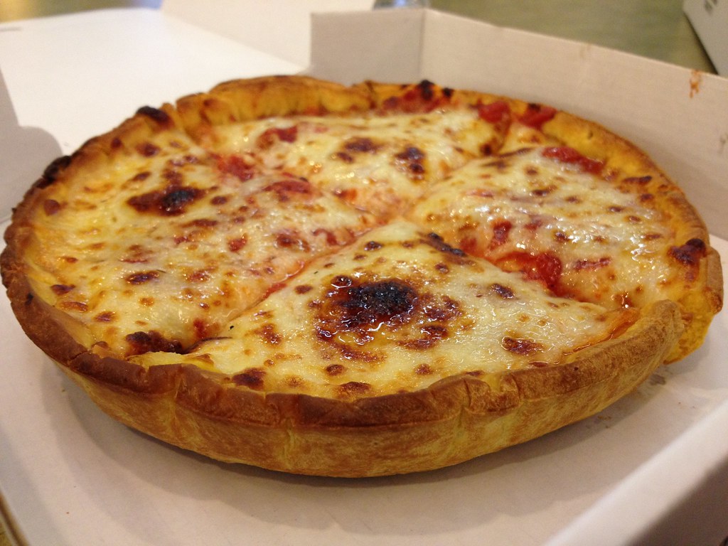 Deep Dish Pizza: Chicago's Thick Revolution (image credits: flickr)