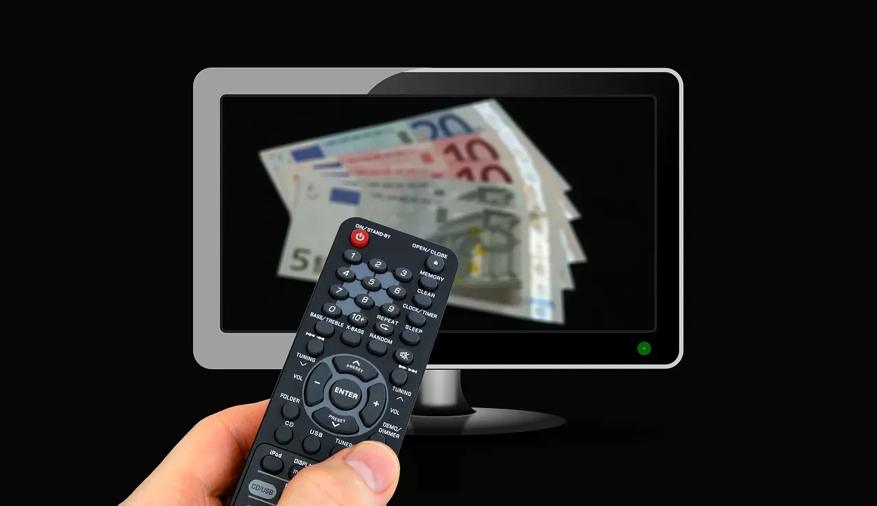 Some Accounts Carry Quiet Fees or Requirements (Image Credits: Pixabay)