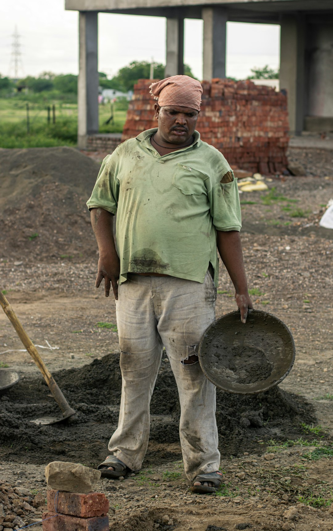 Benefits Structure Favors Lower-Income Workers (image credits: unsplash)