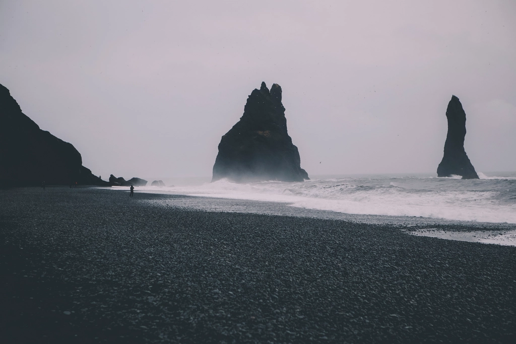 The Dangerous Black Sand Beach (image credits: rawpixel)