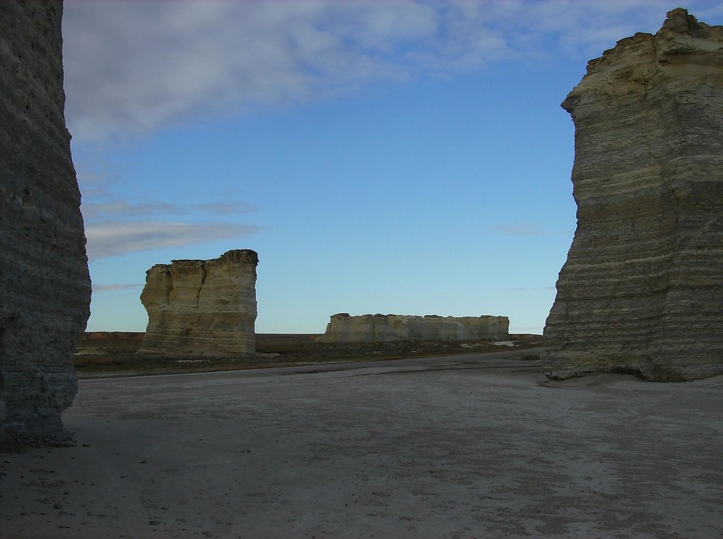 Wild West Trail Markers and Pioneer Navigation (image credits: flickr)