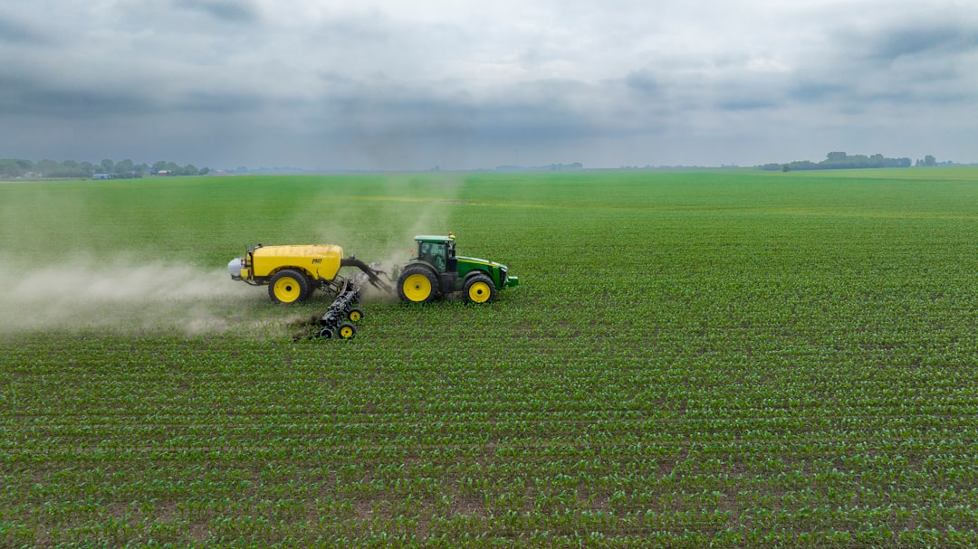 Illinois: Agriculture's Uneasy Balance (image credits: unsplash)