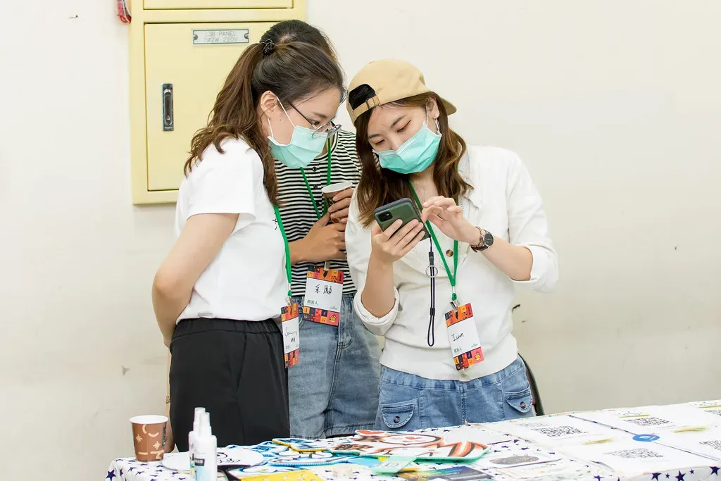 AI Chatbots Have Exploded Among Teens (Image Credits: Flickr)