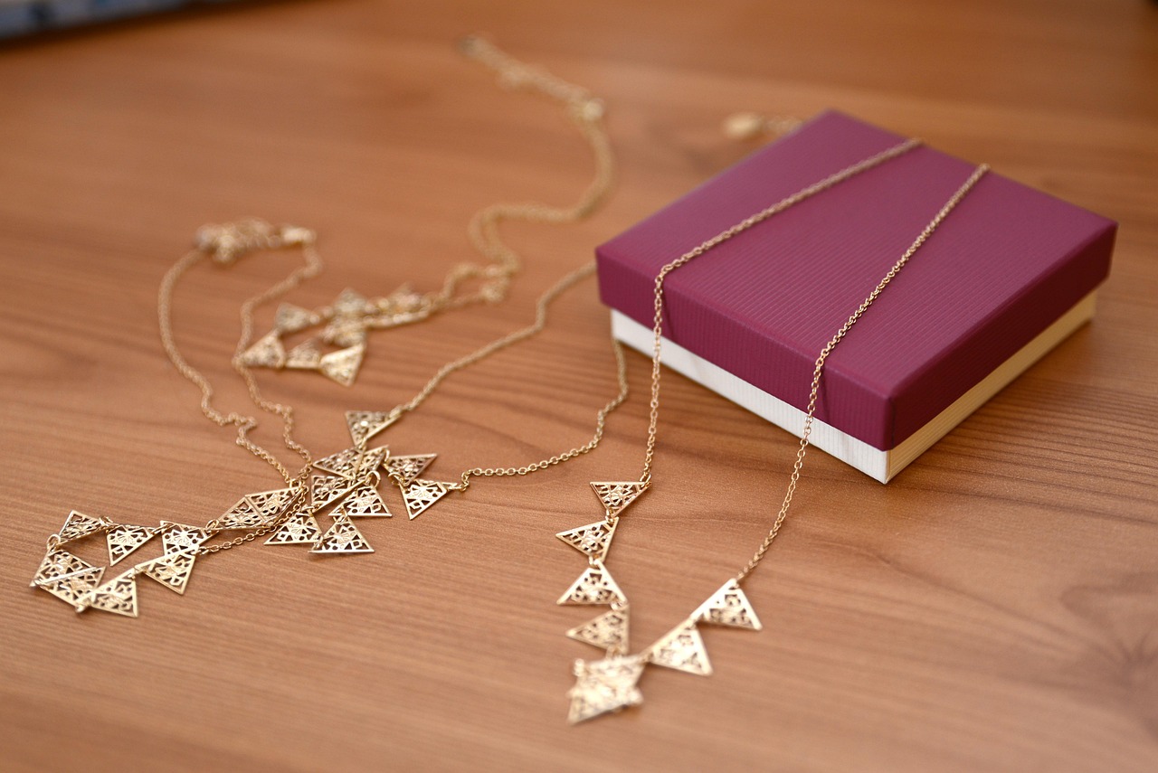 The Gift-Giving Revolution (image credits: pixabay)