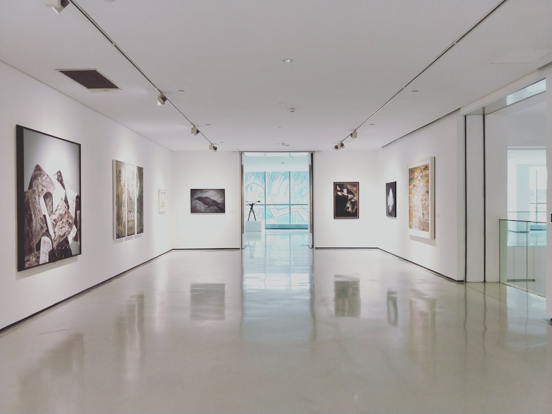Gallery Scene Adapts to Changing Market Conditions (image credits: unsplash)