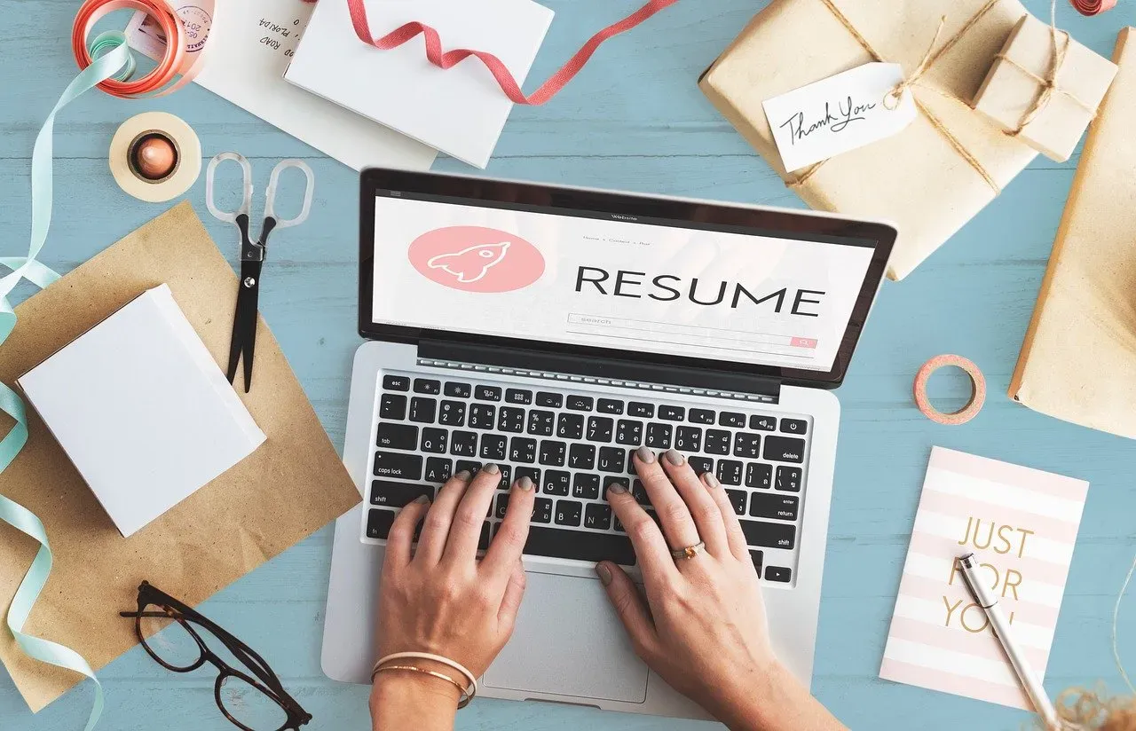 Inconsistencies Between Your Resume and LinkedIn Profile Are Quietly Killing Your Application (Image Credits: Pixabay)