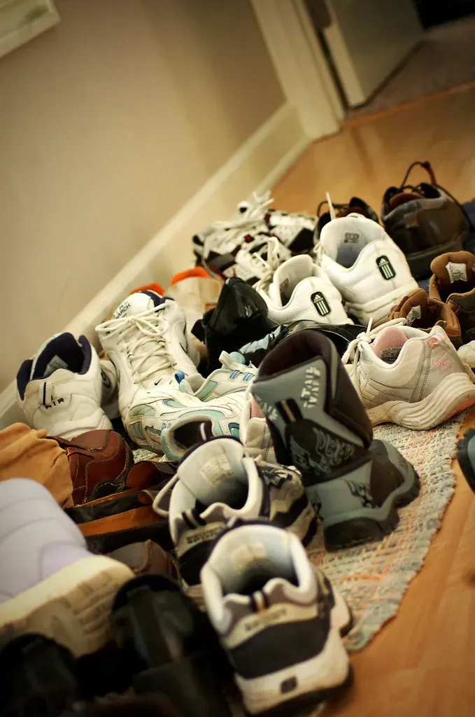 Hawaii: Wearing Shoes Indoors (Image Credits: Flickr)