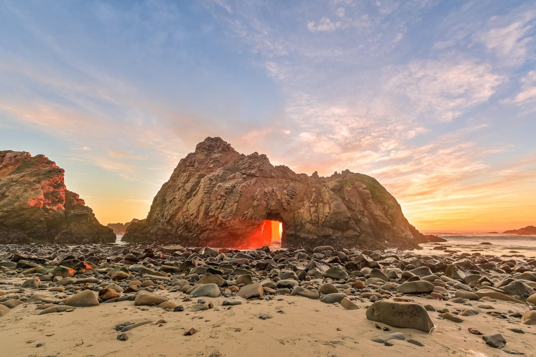 The Famous Keyhole Arch and Its Gunshot Origin (image credits: unsplash)
