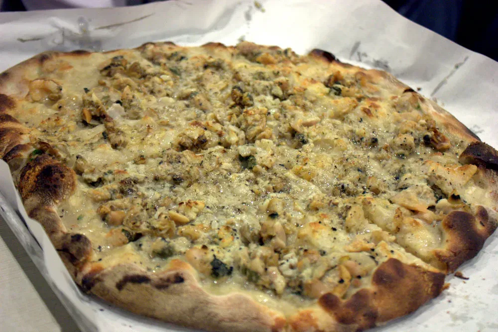 Gemini: Connecticut White Clam Pizza (Image Credits: Wikimedia)