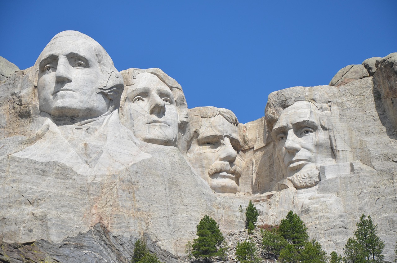 Mount Rushmore's Stolen Sacred Land Controversy (image credits: pixabay)