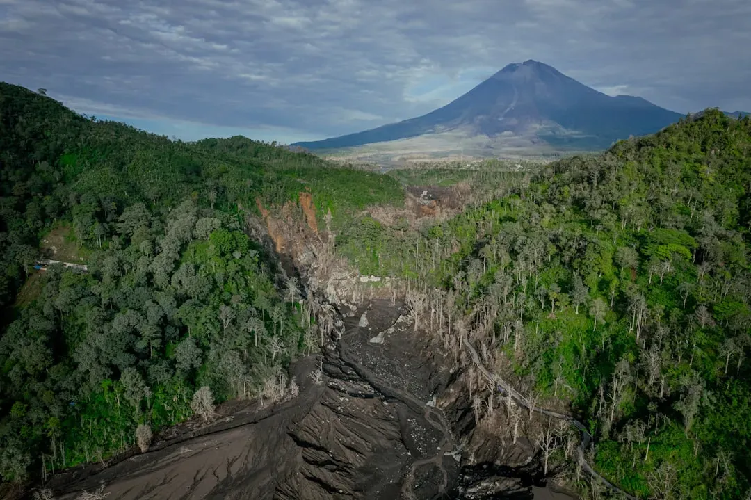 Positioned in a Volcanic Hotspot (Image Credits: Unsplash)