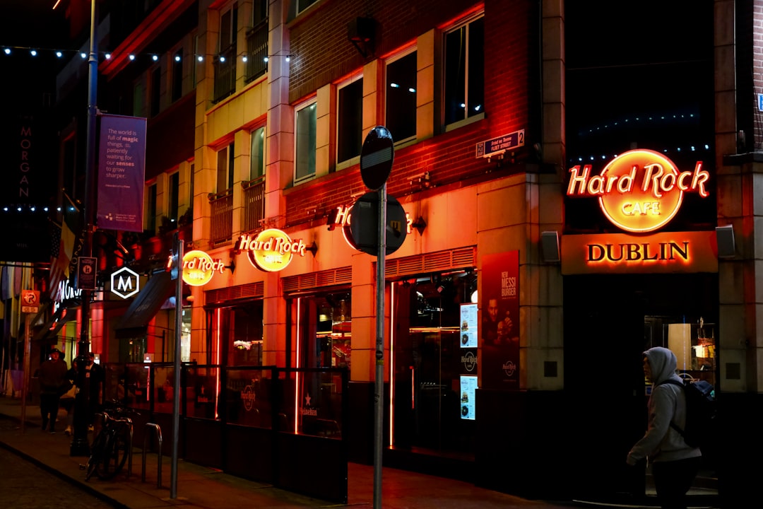 Hardee's: Franchise Troubles and State-by-State Retreat (Image Credits: Unsplash)