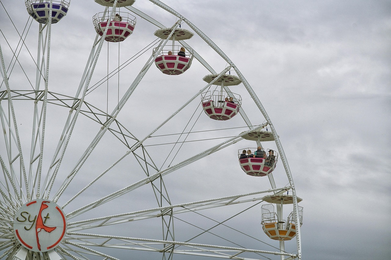 The Empty Ferris Wheel That Still Stands Tall (image credits: pixabay)